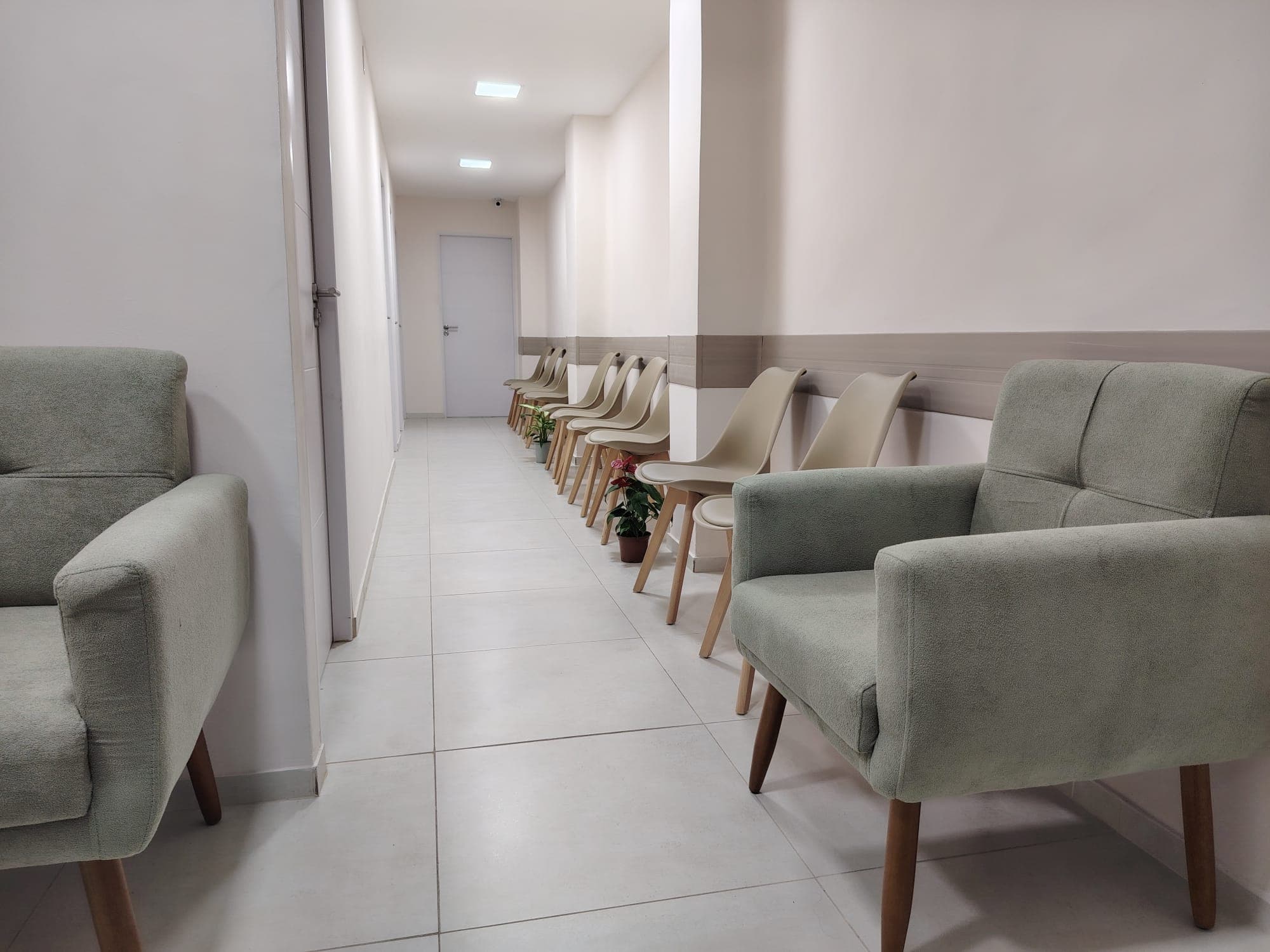 Sala de espera y pasillo